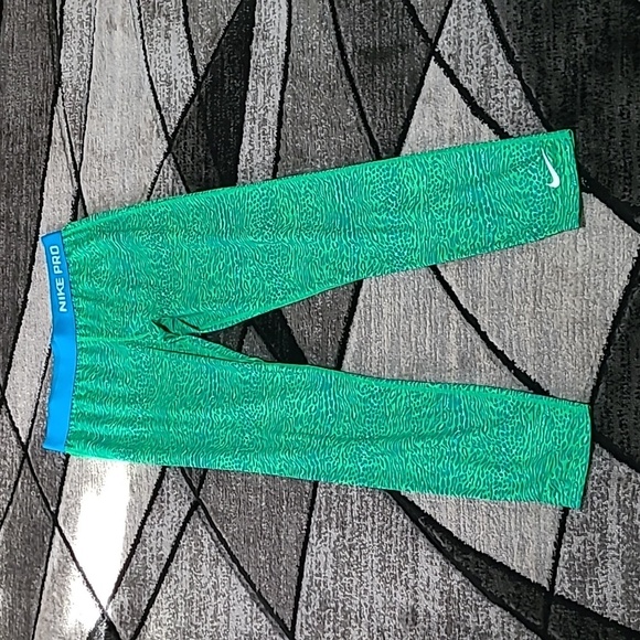 NIKE PRO LEOPARD PRINT SWOOSH LOGO LEGGINGS - Picture 1 of 10